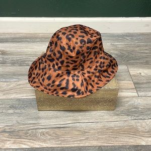Reversible Black/cheetah bucket hat